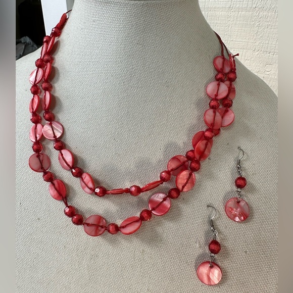 Double strand dyed shell necklace and earrings set - Picture 2 of 5